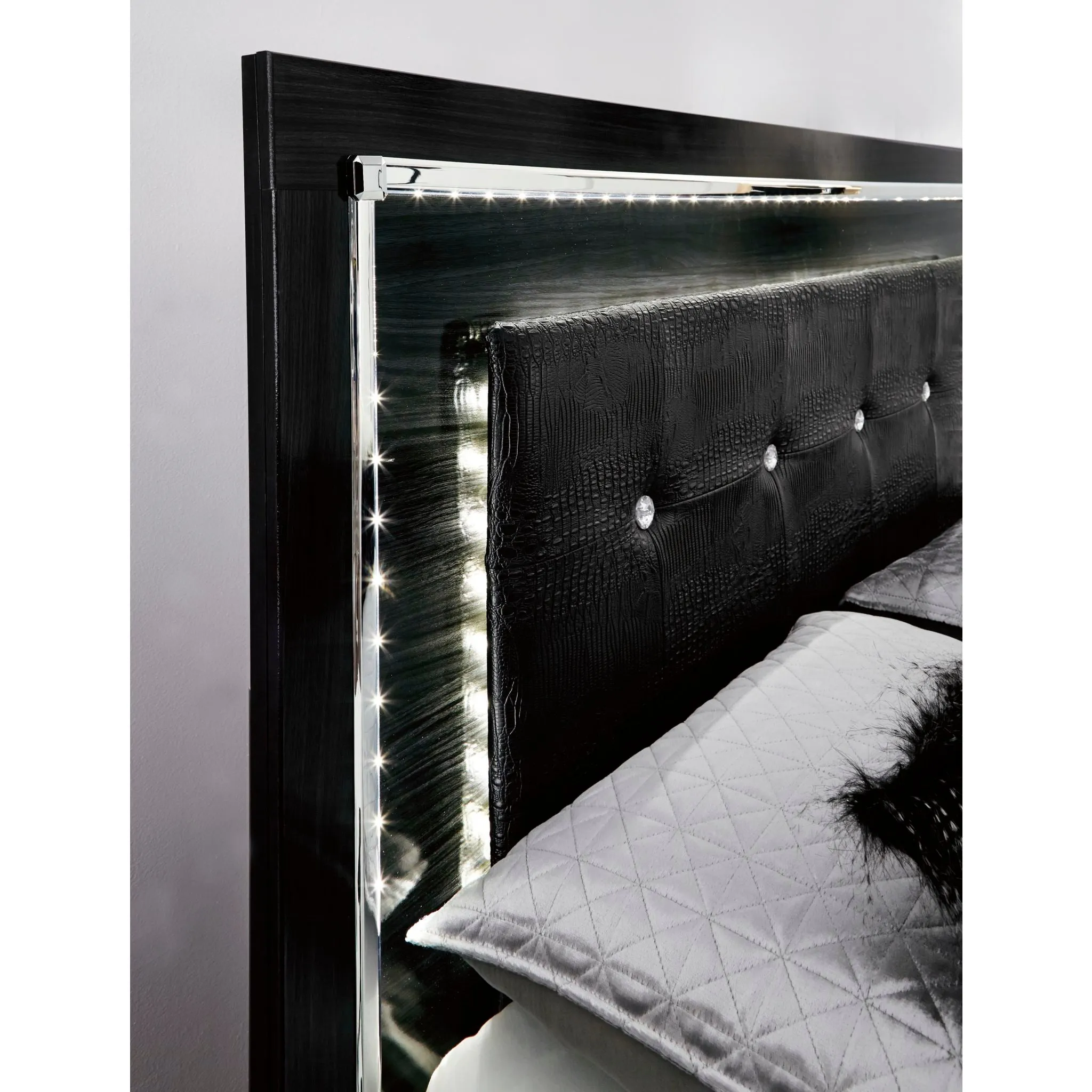 Kaydell 3 Piece King Upholstered Bed