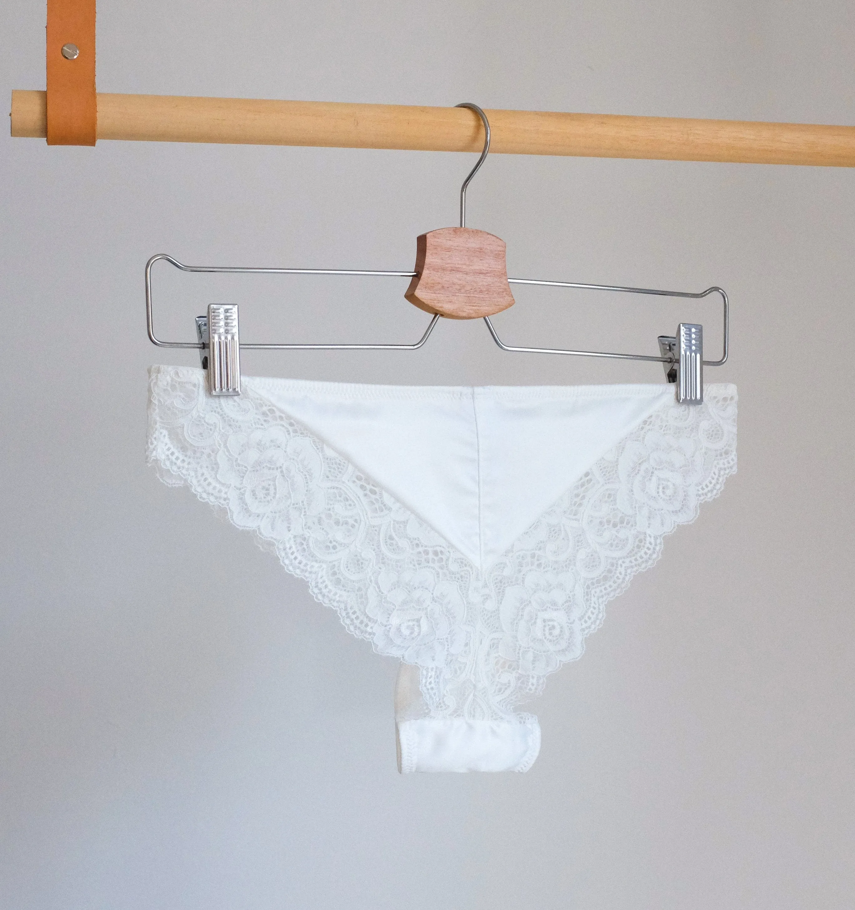 Lace detail brazilian [Ivory]